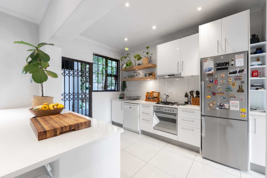 2 Bedroom Property for Sale in Vredehoek Western Cape